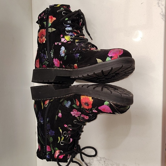 Steve Madden JBetty Black Multicolor Floral Combat Boot Size 3 Girls - Picture 4 of 9